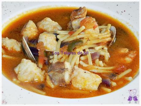 FIDEOS CON ALMEJAS, RAPE Y GAMBAS. ¡RIQUÍSIMO!