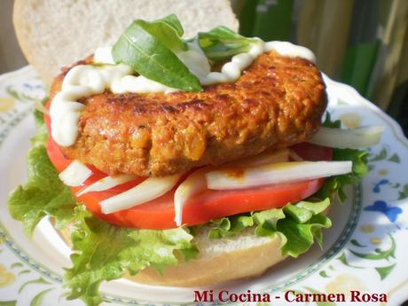 HAMBURGUESA DE CORDERO CON RAS AL HANOUT Y COMINO, ADEREZADA CON SALSA DE YOGUR