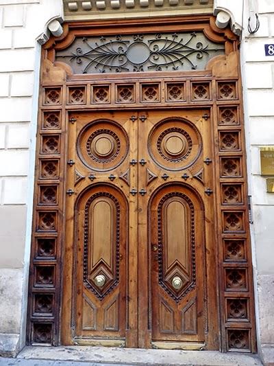 Discovering the center of Valencia