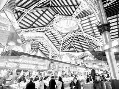 Discovering the center of Valencia