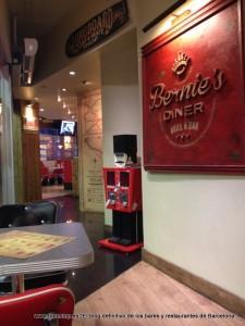 Pasillo Bernies Diner