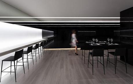 Fran Silvestre Arquitectos diseña Vegamar Selección, una inmaterial vinoteca en la valenciana calle Colón.