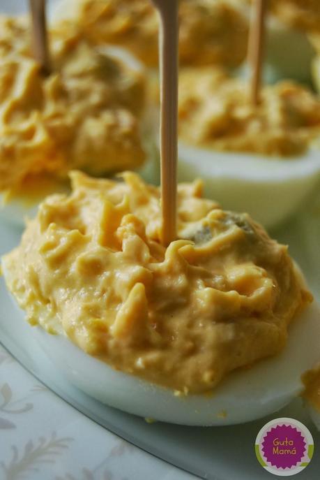 Huevos rellenos de atún y aceitunas Huevos rellenos de atún y aceitunas