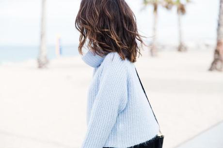 Black_Jeans-Knit_Jumper-Light_Blue-Street_Style-Outfits-38