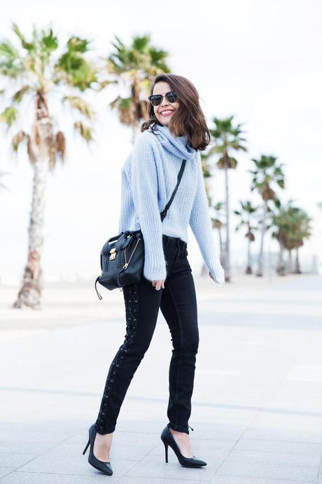 Black_Jeans-Knit_Jumper-Light_Blue-Street_Style-Outfits-30