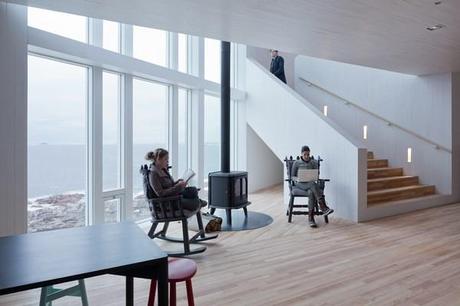 Studio Ineke Hans se basa en la tradición de Fogo Island para diseñar el mobiliario de su hotel.