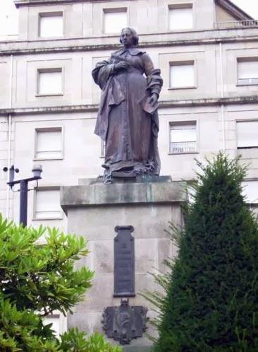 Estatua dedicada a Concepción Arenal en Orense