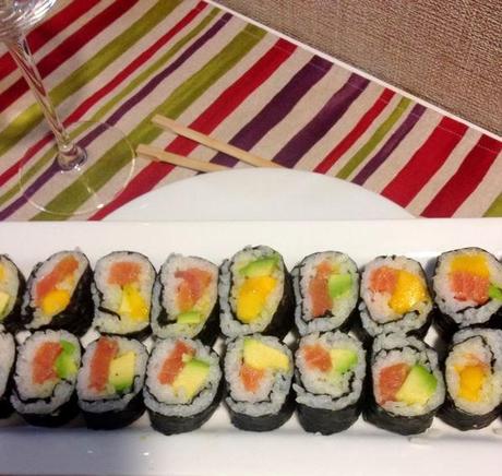 RECETA DE SUSHI MAKI SALMON AGUACATE Y MANGO