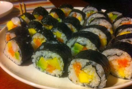 RECETA DE SUSHI MAKI SALMON AGUACATE Y MANGO