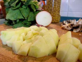 potaje-de-garbanzos-con-espinacas-y-salchichon-de-jabali-02