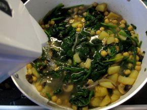 potaje-de-garbanzos-con-espinacas-y-salchichon-de-jabali-09