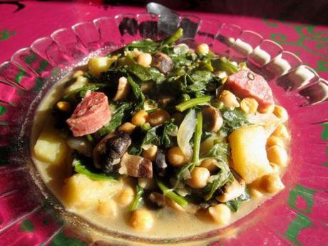 potaje-de-garbanzos-con-espinacas-y-salchichon-de-jabali-