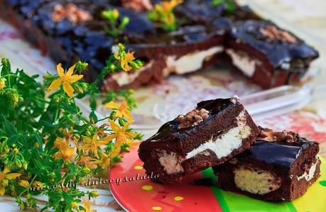 BROWNIE CON CREMA DE CHOCOLATE, QUESO Y NUECES