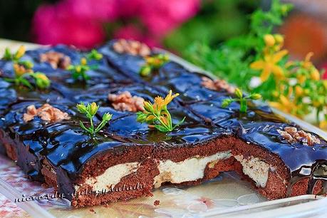 BROWNIE CON CREMA DE CHOCOLATE, QUESO Y NUECES