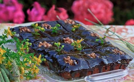 BROWNIE CON CREMA DE CHOCOLATE, QUESO Y NUECES
