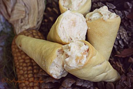 CUCURUCHOS DE REQUESÓN Y DULCE DE MANZANA