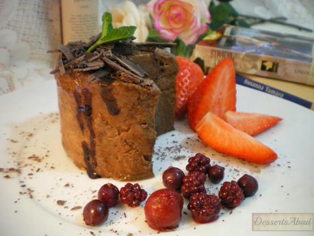 Mousse de chocolate relleno de fresa