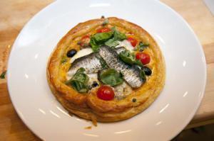 Hojaldritos de sardinas y cebolla caramelizada. Nutrición y recetas Cantabria Sardinas recetas - cantabriaentuboca.net