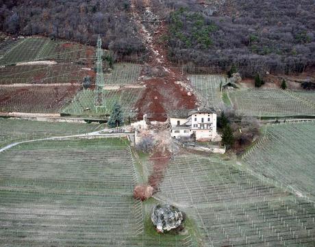 El que avisa no es traidor y el terreno muchas veces avisa.