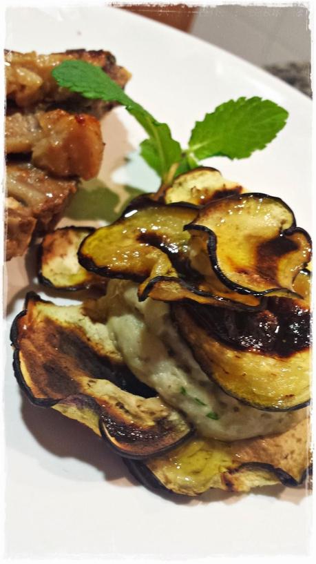 Chuletas de Lechal Marinadas a la Parrilla con Flor de Berenjena en Dos Texturas