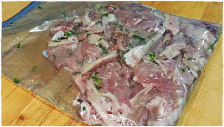 Chuletas de Lechal Marinadas a la Parrilla con Flor de Berenjena en Dos Texturas