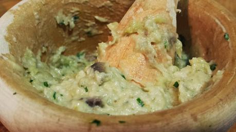 Chuletas de Lechal Marinadas a la Parrilla con Flor de Berenjena en Dos Texturas