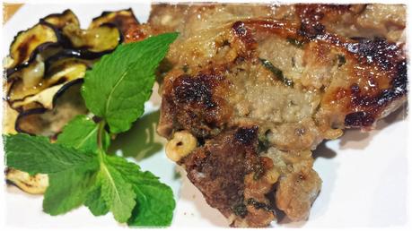 Chuletas de Lechal Marinadas a la Parrilla con Flor de Berenjena en Dos Texturas