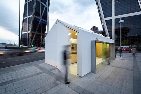 LG Arquitectos diseñan Espacio Gourmet, un quiosco que humaniza la madrileña plaza de Castilla.