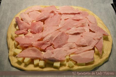 Pizza casera de lacón y queso provolone