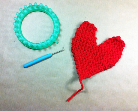 Teje un corazón para San Valentín con telar circular