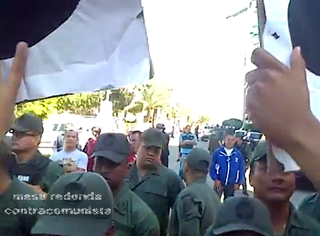 En Venezuela la Gn protege cubanos atacando opositores