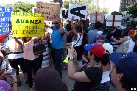 En Venezuela la Gn protege cubanos atacando opositores