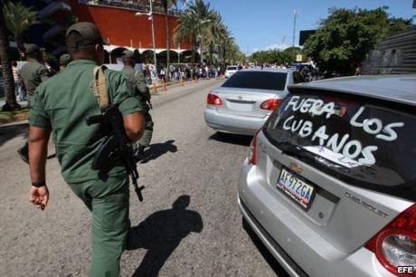 En Venezuela la Gn protege cubanos atacando opositores