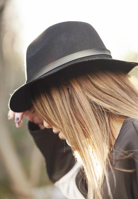 street style barbara crespo keep it black and white stripes sweater fashion blogger outfit casa america madrid