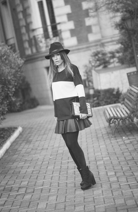 street style barbara crespo keep it black and white stripes sweater fashion blogger outfit casa america madrid