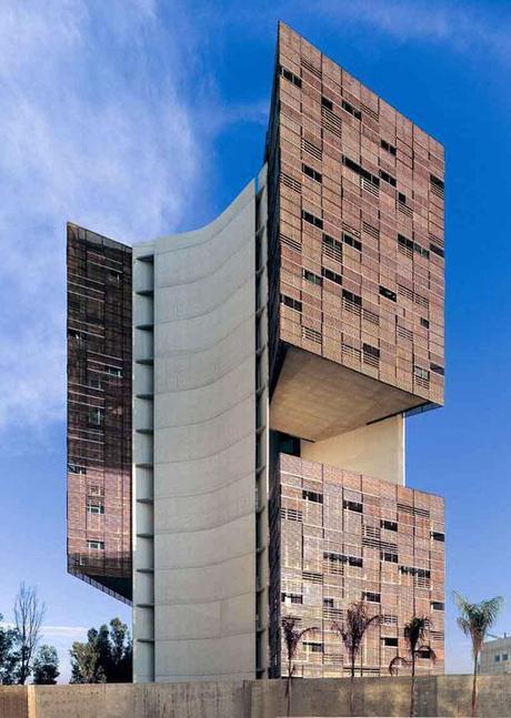 Torre Cube en Guadalajara, México, de Carme Pinós