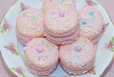 french macarons with marshmallow fluff buttercream {marshmallow fluff buttercream is similar to italian buttercream: delicious!}