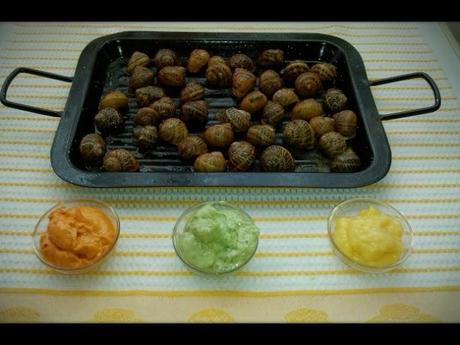 CARRACOLES A LA LLAUNA A LAS TRES SALSAS