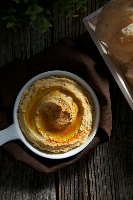 Hummus y mini pan taboon o laffa