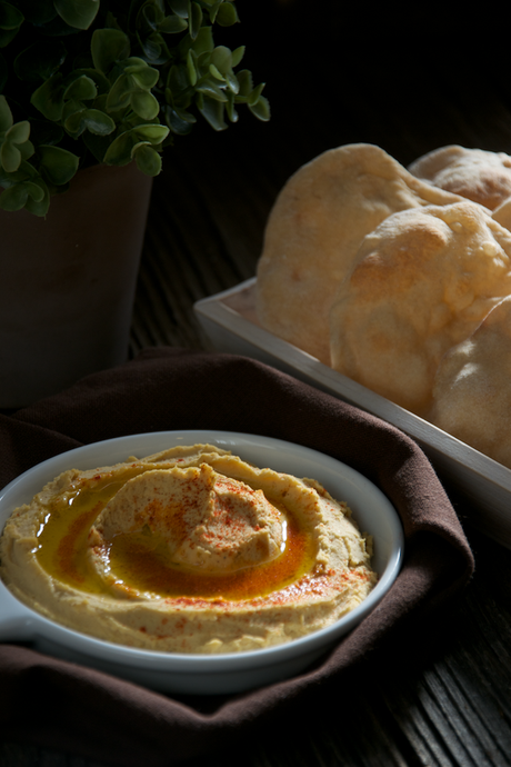 Hummus y mini pan taboon o laffa