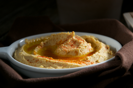 Hummus y mini pan taboon o laffa