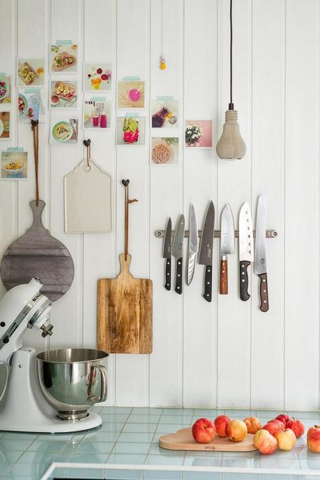 UNA COLORIDA VIVIENDA PARA UN DÍA GRIS