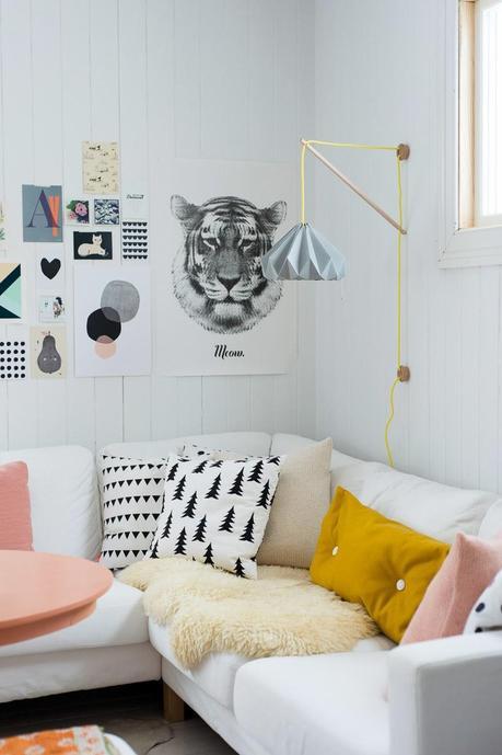 UNA COLORIDA VIVIENDA PARA UN DÍA GRIS