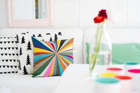 UNA COLORIDA VIVIENDA PARA UN DÍA GRIS