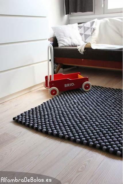 ALFOMBRAS DE BOLAS DE FIELTRO CON UN ORIGEN MUY SOLIDARIO Y ECOLÓGICO ALFOMBRAS DE BOLAS DE FIELTRO CON UN ORIGEN MUY SOLIDARIO Y ECOLÓGICO