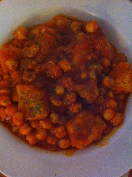 Garbanzos y Patatas Con Tomate