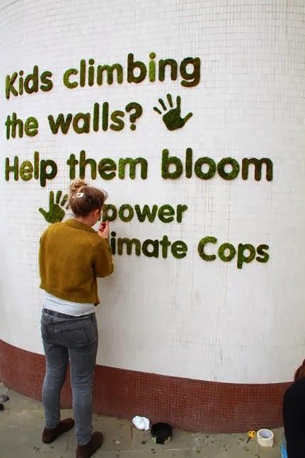 La nueva percepción del arte urbano: graffitis ecológicos hechos de musgo