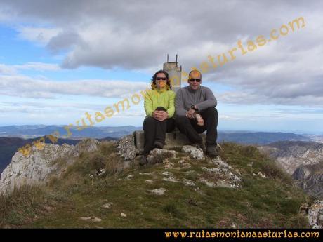 Rutas Montaña Asturias: Foto cima en la Hoya