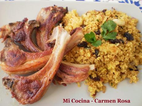 ALCUZCUZ (COUS COUS) CON PASAS, ALMENDRAS Y PIÑONES Y CHULETAS DE CHIVO LECHAL MALAGUEÑO