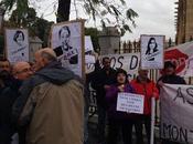 acampa junto Parlamento andaluz para evitar cierre residencia Montequinto